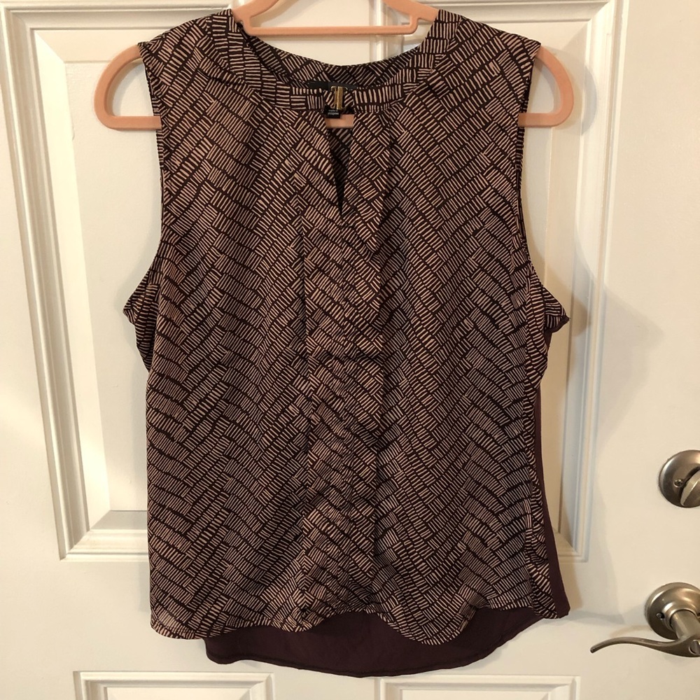 Limited sleeveless blouse